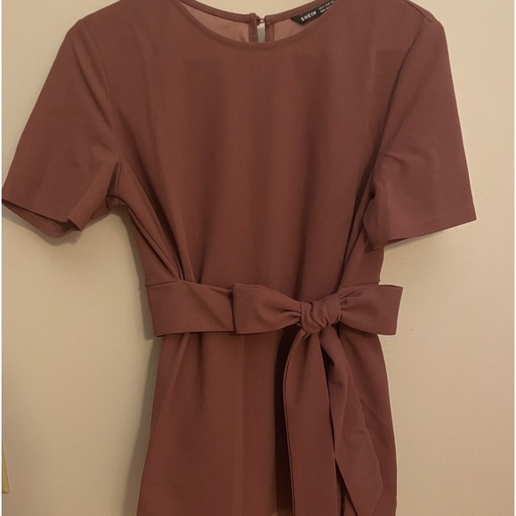 🌸 EUC 🌸Shein Beautiful Plum short sleeve blouse with tie at waist - size 6/M - Picture 4 of 11